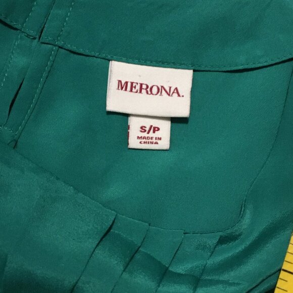 Satiny Kelly Green Box Pleat and Pintuck Tank Top - Picture 8 of 13